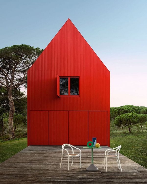 Красный дом в Португалии — отличный ориентир для местных и приезжих