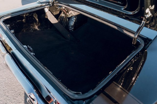 Монстр из прошлого: Dodge Charger 1968 года с современным мотором и классической внешностью