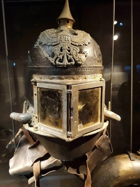 Шлем немецкого огнемётчика времён Первой мировой войны