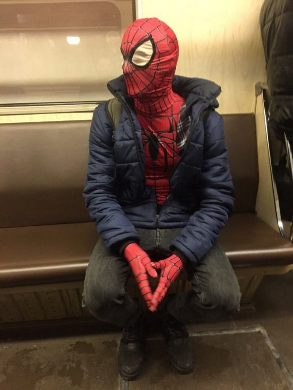 Странные и модные персонажи из метро
