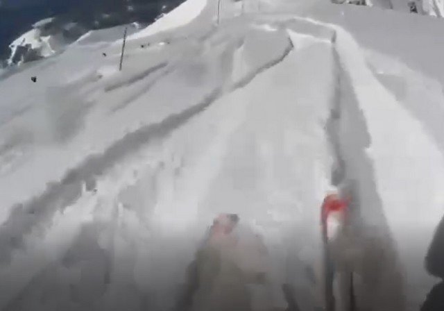 Лыжник парапланерист снял чудовищное падание в Сочи