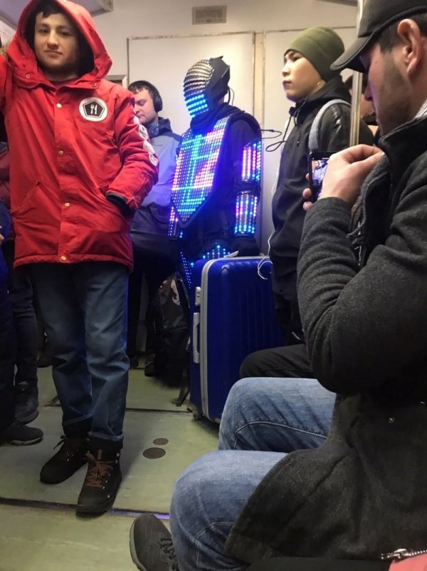 Странные пассажиры в метро