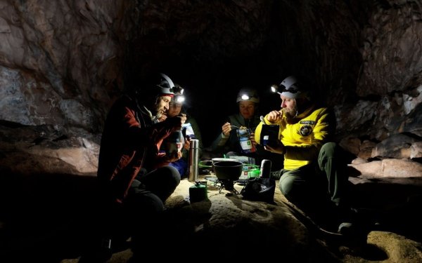 Эксперимент в пещере, который показывает как биологические часы отстают от астрономических