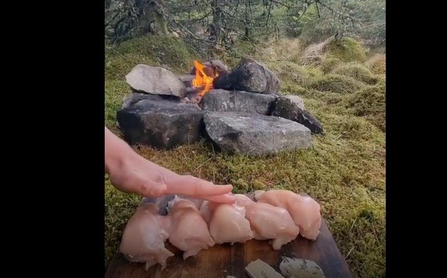 Рецепт куриной грудки на огне в панировке и сыром