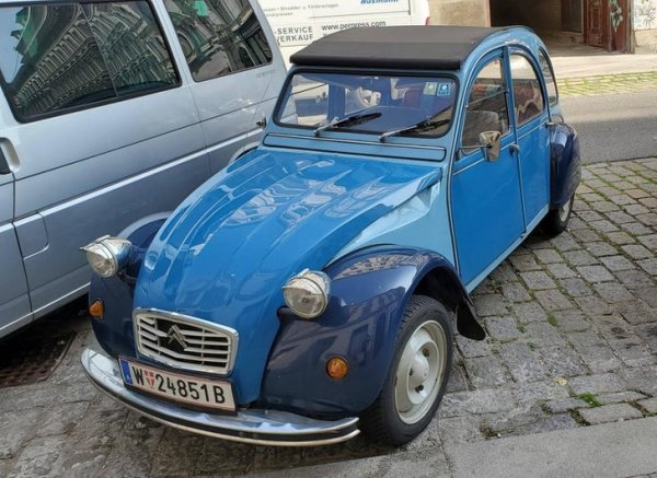 На улицах Австрии встречаются очаровательные старые автомобили