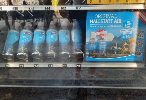 В этом автомате можно купить горный воздух в бутылке