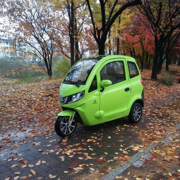 Миниатюрных электромобилей в Корее, наверное, столько же, сколько велосипедов в Европе