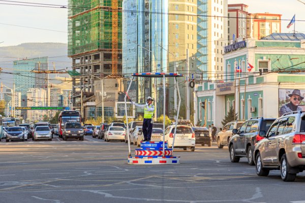 Чтобы уменьшить транспортный поток, в Улан-Баторе есть ограничение на вождение машин с определенными номерами в конкретные дни недели