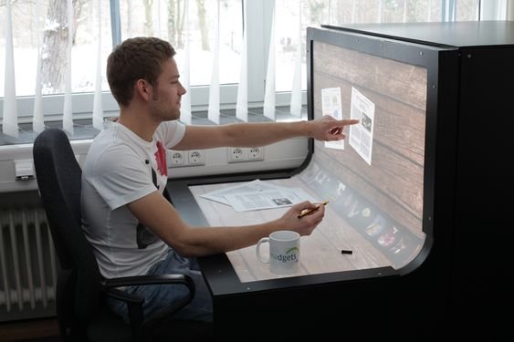 Bend Desk Prototype — новое видение рабочего пространства с технологией мультитач