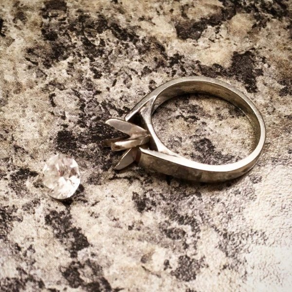 Я чуть не потеряла своё кольцо с бриллиантом в ванной