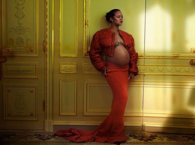 Рианна снялась на последних сроках беременности для Vogue