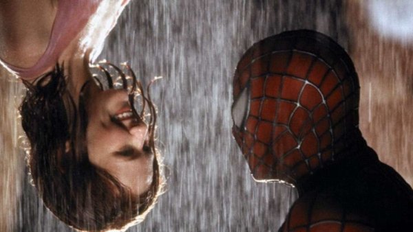 Как показали тот самый поцелуй из «Человека-паука» в австралийских кинотеатрах