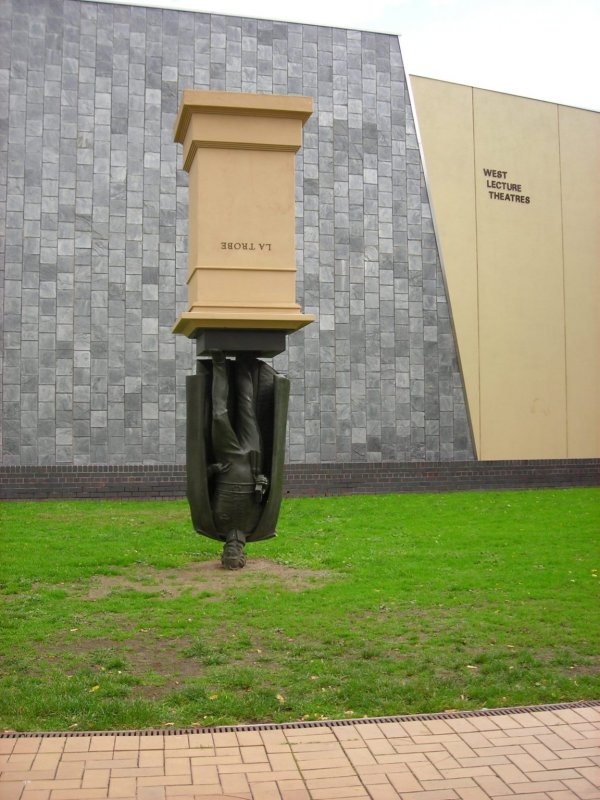 Памятник Чарльза Ла Троба в Мельбурне