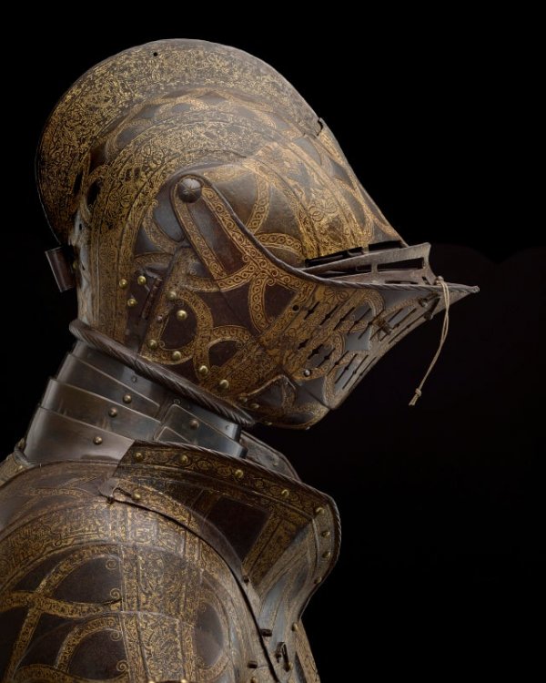 Позолоченный шлем сэра Кристофера Хаттона, сделанный в 1585 году, Виндзорский замок (королевские коллекции)