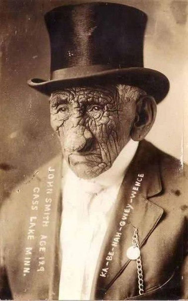 Джон Смит, он же Гаа-бинагвияаас. Индеец, возраст 129 лет. США. 1914 г.