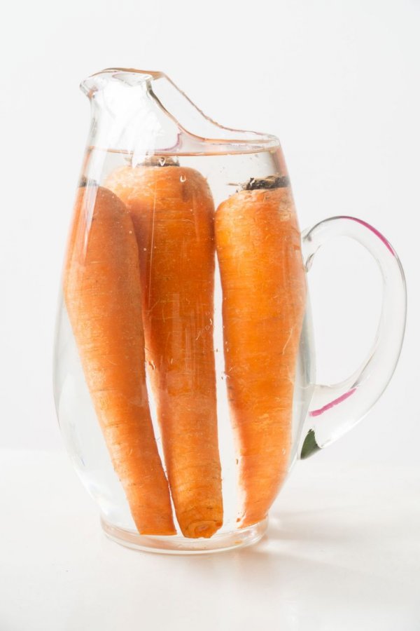 Сохраняйте свежесть моркови при помощи воды