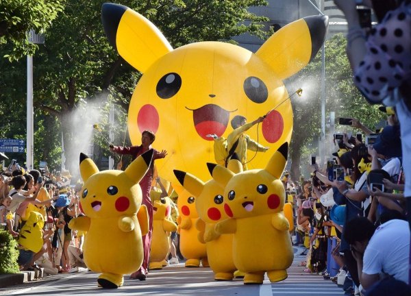 Так в Японии проходит ежегодный фестиваль Пикачу — сотни карманных монстров маршируют и танцуют