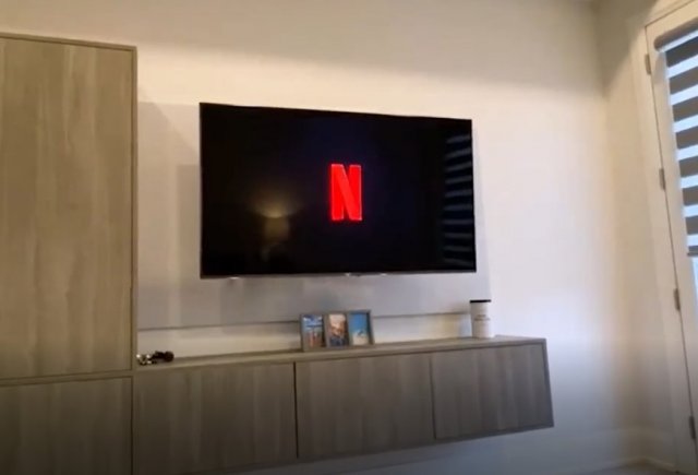 Аниматор Кевин Пэрри сымитировал вступительную заставку Netflix из простых ниток