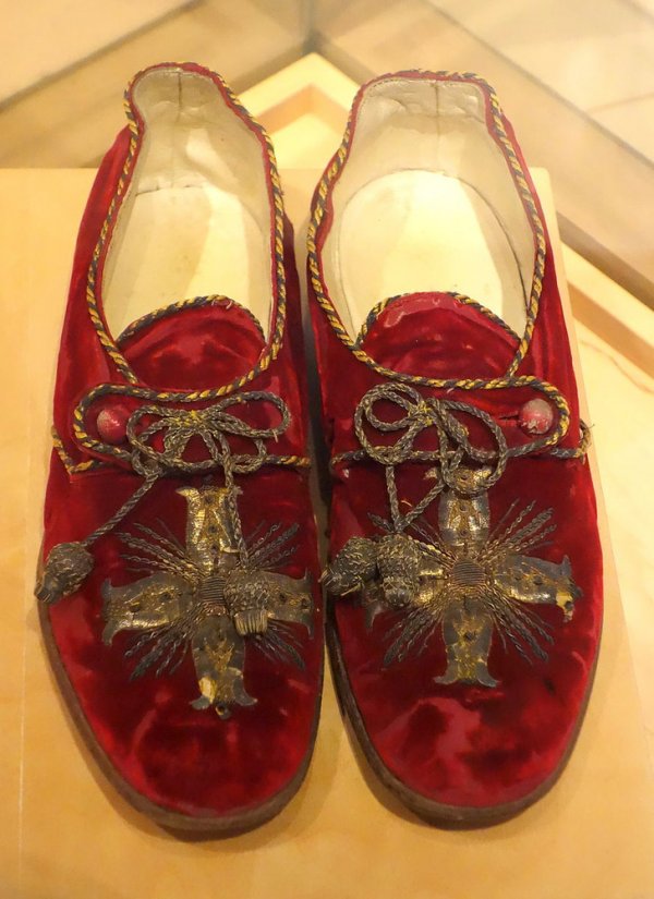 Итальянские туфли начала XIX века. Говорят, что их носил папа римский Бенедикт XV