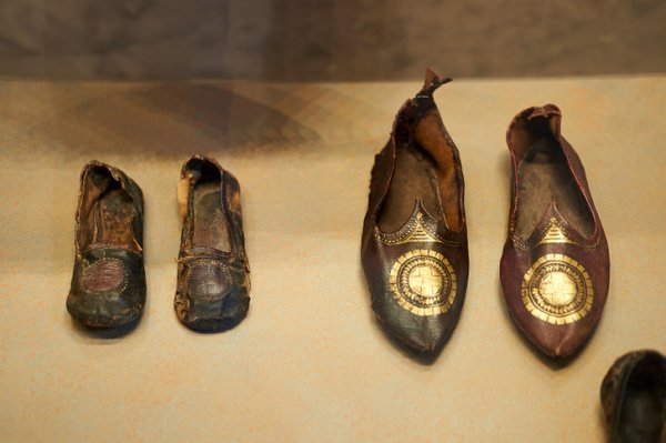 Этим кожаным туфлям больше 1 000 лет. Египтяне носили их в V–VIII веках н. э.