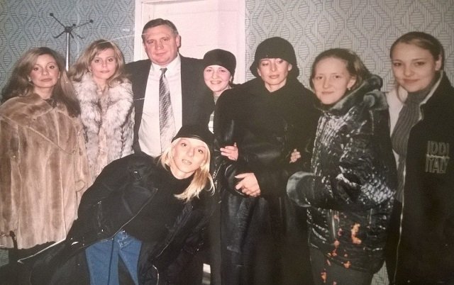 Группа «Блестящие» с поклонниками, 1999 год.