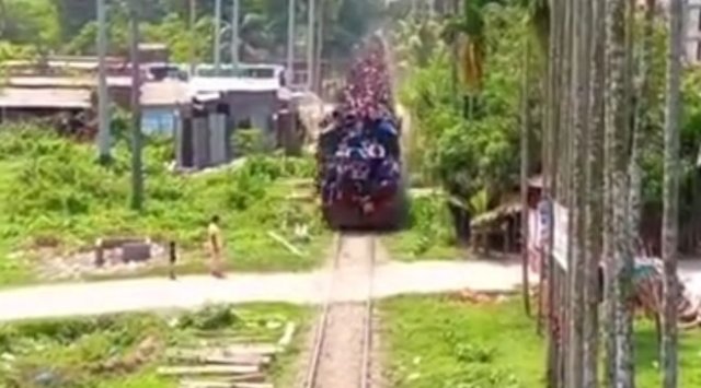 Как рабочие в Бангладеше возвращаются домой