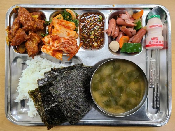 Типичный школьный обед в Южной Корее