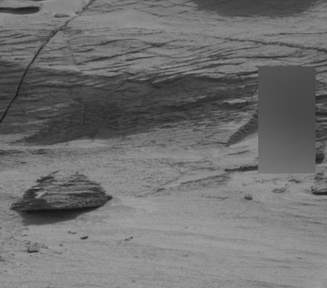 На Марсе нашли «дверной проем» в скале
