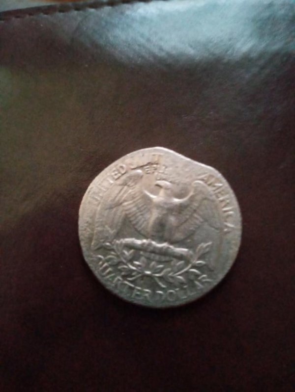 Монета, которую я держу в кармане и играю с ней, когда нервничаю. Она со мной около года