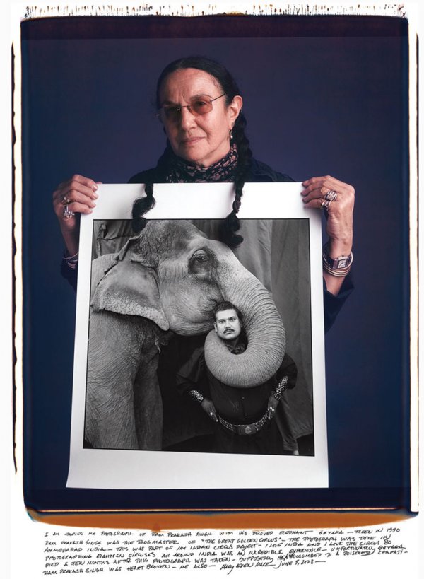 Мэри Эллен Марк и фотография дрессировщика Рама Пракашема Сингхома с его слоном Шьямой (1990)