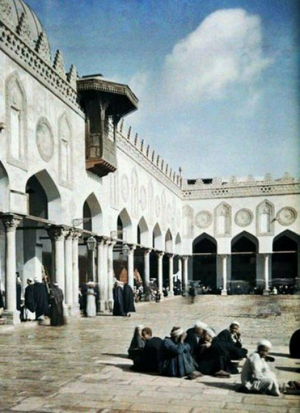 Студенты во дворе мечети аль-Хазар