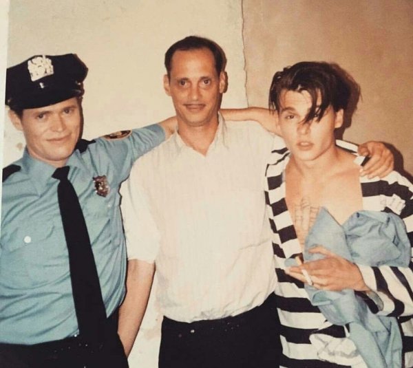 Уиллем Дефо, Джон Уотерс и Джонни Депп на съёмках фильма «Плакса» (1989)