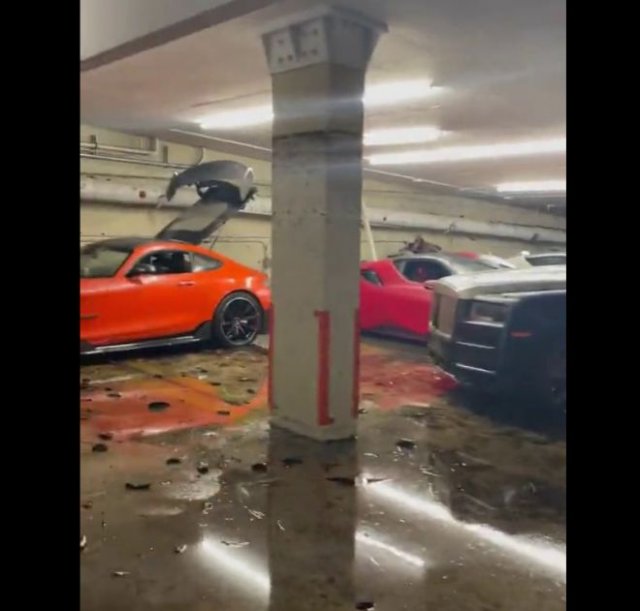Последствия наводнения в Майями для коллекции дорогих автомобилей