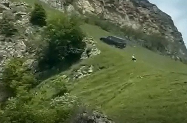 В Кабардино-Балкарии страшная авария с джипом на горе чуть не закончилась трагедией