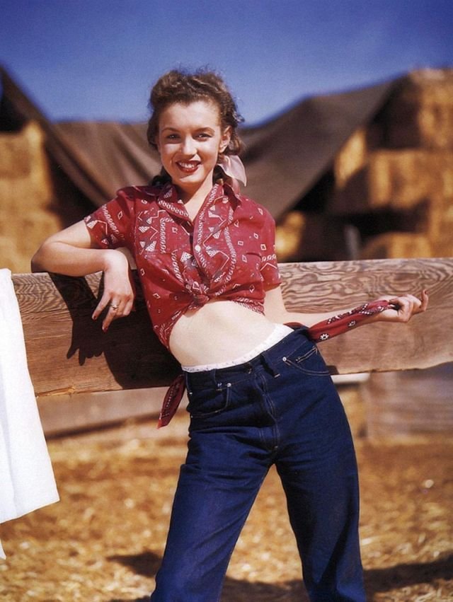 Молодая Мэрилин Монро еще до смены имиджа, 1945 год.