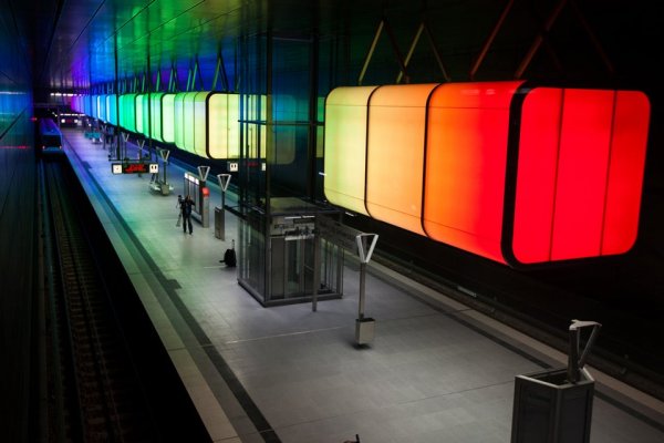 Красочная станция метро в Гамбурге, Германия