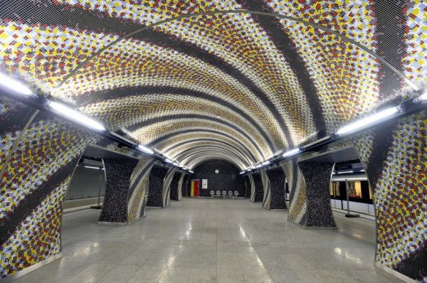 Из станции метро в Будапеште получился настоящий космический туннель, Венгрия