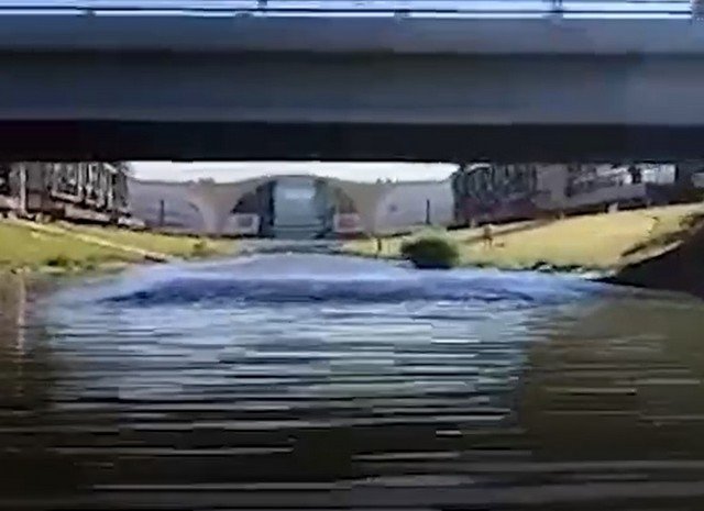 Подросток спрыгнул с моста в Матисов канал и чуть не покалечился