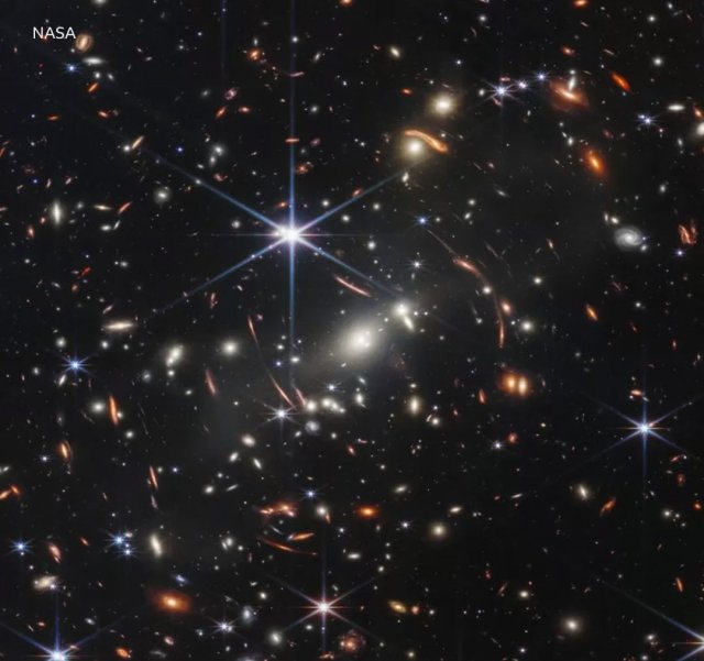 NASA показало первую полноцветную фотографию Вселенной, сделанную телескопом &quot;Джеймс Уэбб&quot;