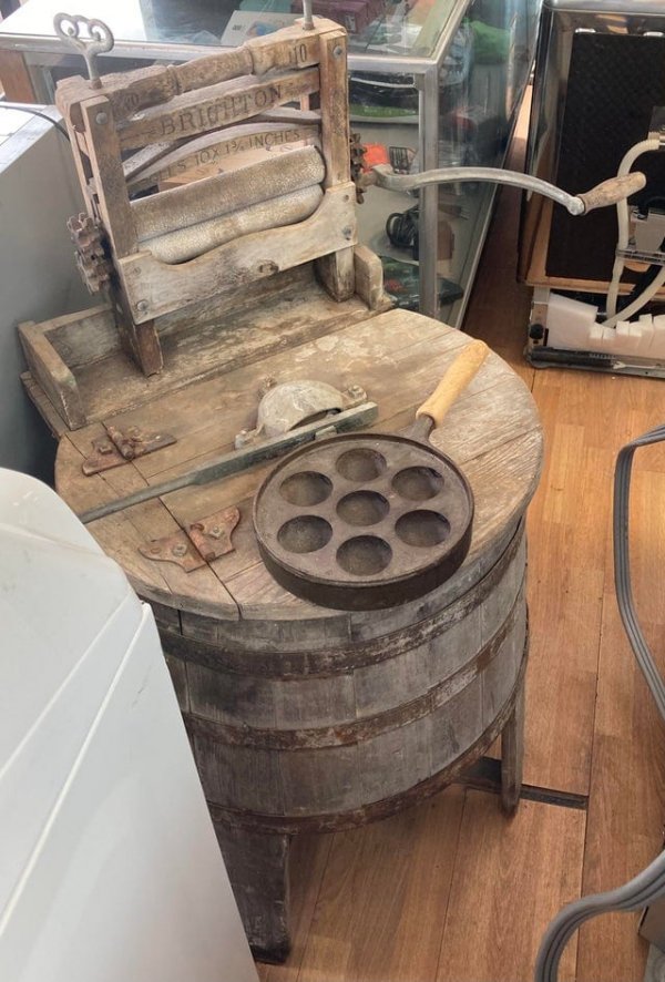 Старинная стиральная машина замечена в магазине подержанной техники