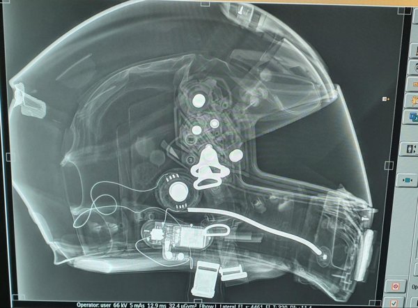 Рентгеновский снимок защитного шлема