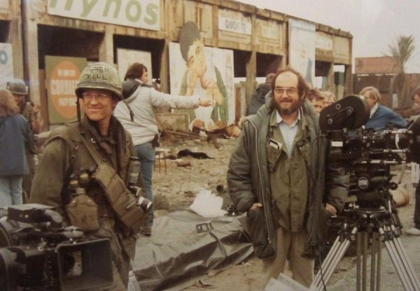 Стэнли Кубрик и Мэттью Модайн на съёмках «Цельнометаллической оболочки» (1985)