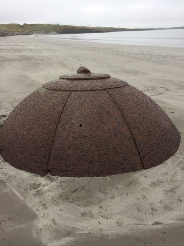 Ржавая металлическая сфера найдена на пляже в Слайго, Ирландия