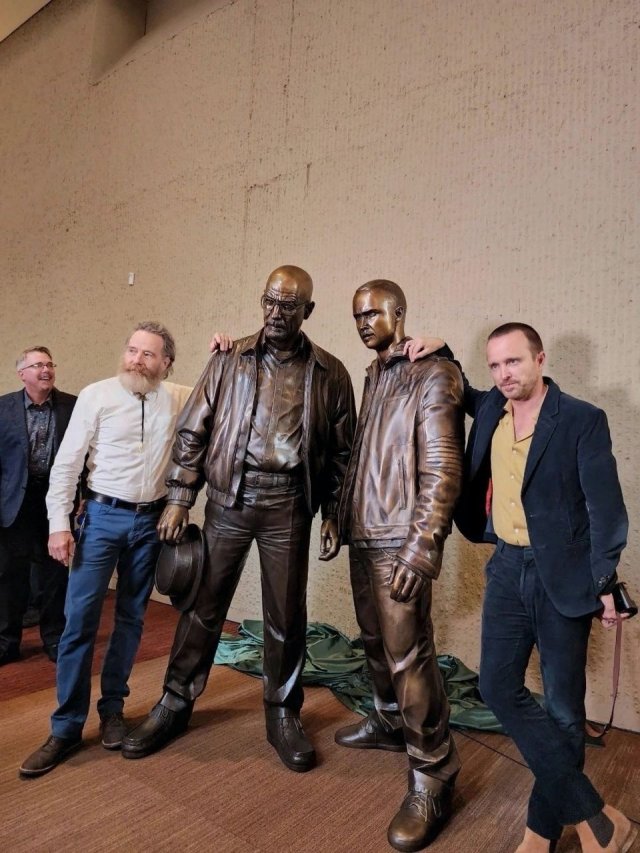 Героям сериала «Во все тяжкие» установили памятник в Альбукерке