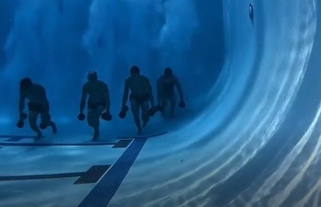 Соревнования забег под водой
