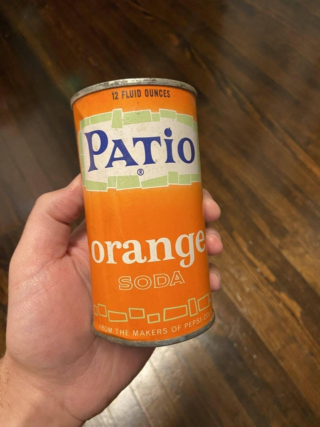 &quot;Банка газировки Patio Orange Soda, найденная на чердаке. Её производила компания Pepsi в 1960-х годах&quot;