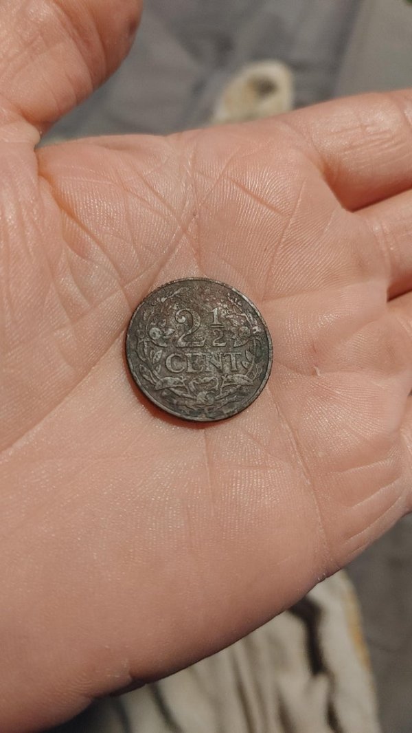 &quot;Нашёл монету 2,5 цента 1916 года из Нидерландов в озере Эри, Канада&quot;