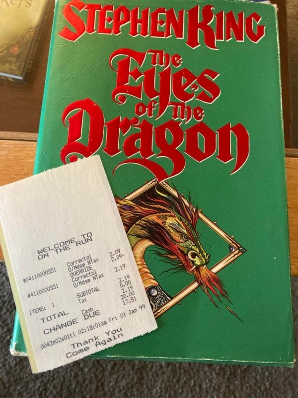 &quot;Купил книгу «Глаза дракона» в букинистическом магазине. А в ней нашёл квитанцию на слабительное от 1999 года, которая использовалась как закладка&quot;
