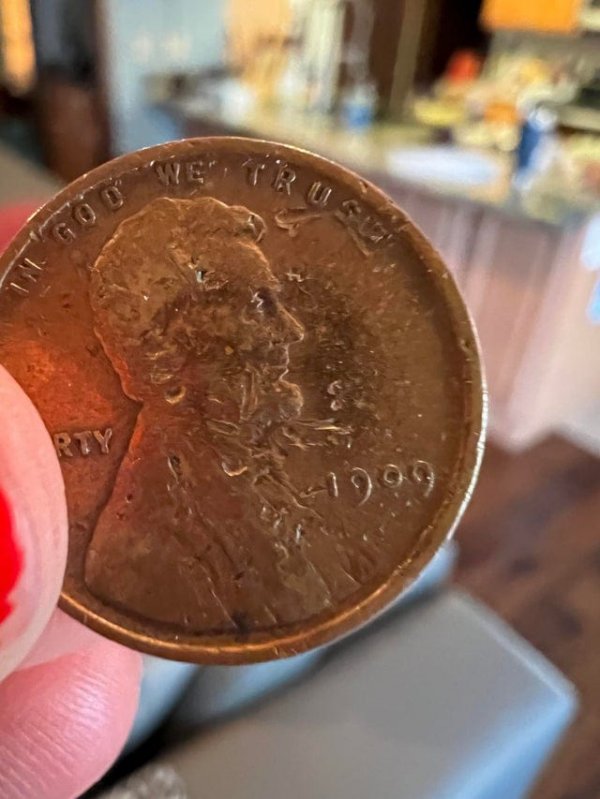 &quot;Я только что нашла монету 1909 года на дне своего кошелька&quot;