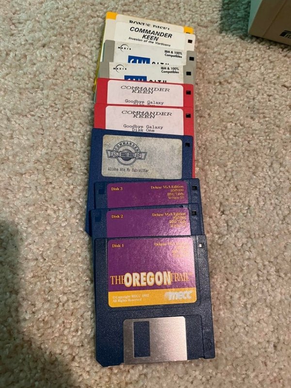 Я нашёл наши старые 3,5-дюймовые дискеты